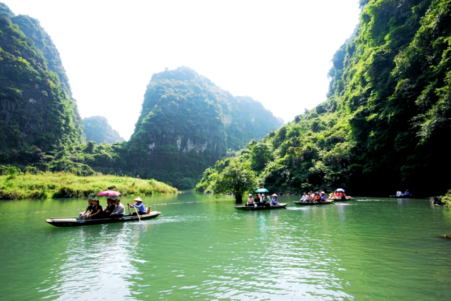 Tr&agrave;ng An: Đẹp cảnh, đẹp l&ograve;ng người!